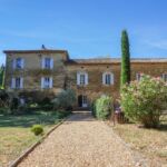 Façade de La Bastide du Farfadet, côté jardin