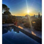 Piscine au coucher du soleil
