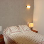 Chambre avec lit double
