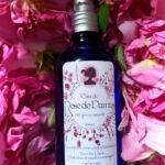 récolte et distillation de la rose de Damas sur place