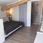 Pièce de vie avec coin couchage