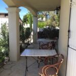 Petite terrasse couverte au rez-de-chaussée