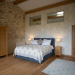 Chambre avec lit double