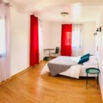 Chambre avec lit double