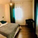 Chambre avec lit double