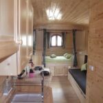 Espace couchage avec 1 lit double et 1 lit simple