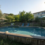 Piscine commune aux deux logements