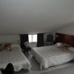 Chambre avec deux lits doubles