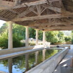 Le lavoir du village de Goudargues à côté du camping