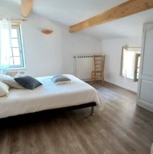 Chambre avec lit double