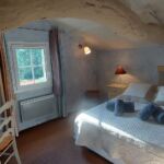 Chambre Olivette sous avec lit double et bureau