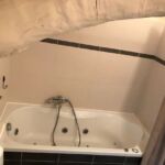 Chambre Olivette baignoire de la salle de bain