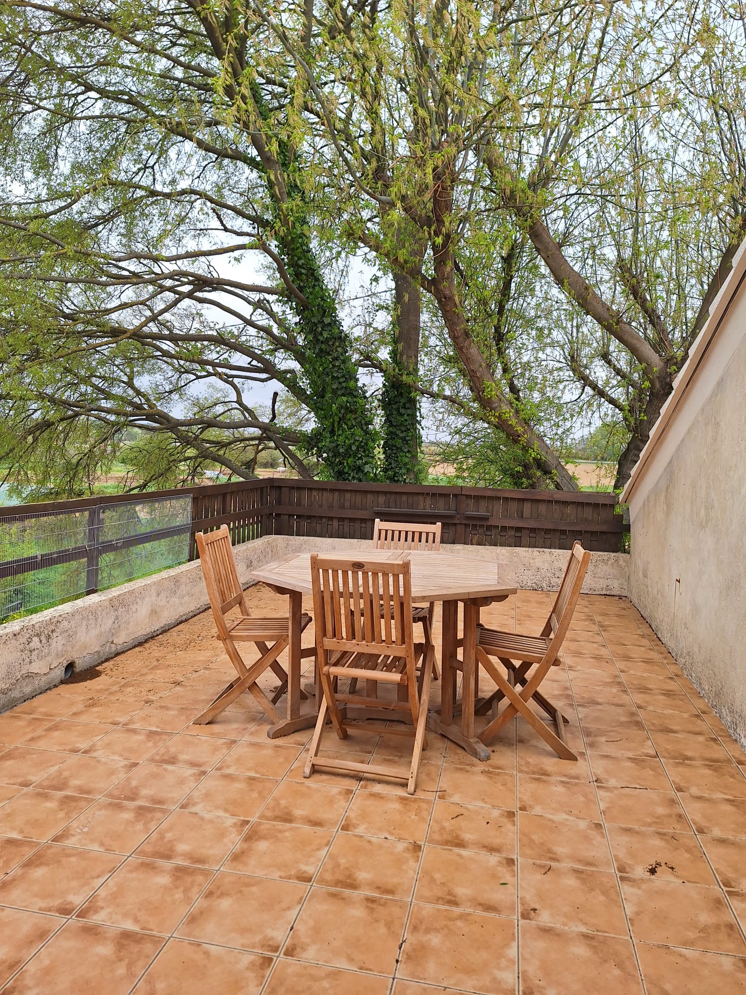Terrasse privative du gîte Lizaé au Domaine l'Eveil des Sens