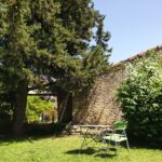 Jardin commun de la Chambre d'hôtes Le Cèdre