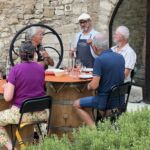 Des accords mets et vins au coeur du domaine Tour Paradis et dans le village médiéval d'Aiguèze classé parmi les Plus Beaux Villages de France