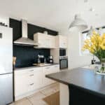 Grande cuisine équipée du gîte La Bête au Domaine Givaudan