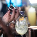 Initiez-vous à l’art de la mixologie accompagné de notre bar tender partenaire Oz Cocktail !