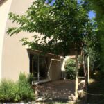 Façade du Gîte du Lavoir avec pergola