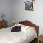 Chambre 1 avec lit double située à l'étage du gîte du Lavoir