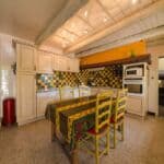 Cuisine et espace repas du gîte de La Réméjeanne