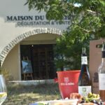 Terminez l'enquête dans les vignes par une dégustation réservée auprès de la Maison de Cru Lirac