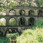 Acqueduc de Balouvière dans le village de Laudun