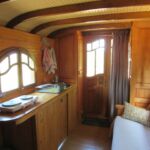 Roulotte en bois - Entrée