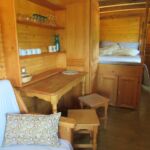 Roulotte en bois - Coin repas