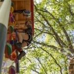 Venez vous essayer au mur d'escalade du parc Accroche Aventure à St Julien de peyrolas