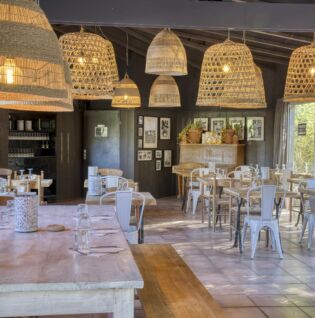 Restaurant Slow Village La Roque sur Cèze - Salle du restaurant