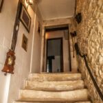 La Maisonnette - Escalier pour accéder aux chambres