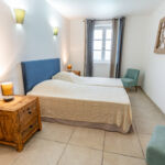 Maison Issirac - Chambre 1 avec lit double