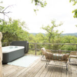 Yourte Chêne - Terrasse avec spa privatif