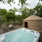 Yourte Chêne - Terrasse avec spa privatif