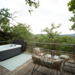 Yourte Chêne - Terrasse avec spa privatif