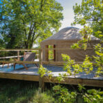 Yourte Cyprès - Extérieur de la yourte avec sa terrasse privative