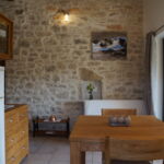 La Vignette - Pièce de vie vue de la cuisine