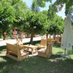 La Plage - Espace détente ombragé avec salon de jardin