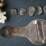 Maison de Garniac - Présentation des truffes noires découpées