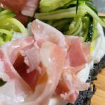 Les bruschettas avec le pain maison