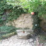 Le Jardin Médiéval - sous le grenadier