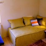 Chambre avec lit simple