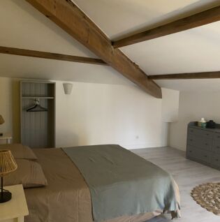 Chambre avec lit double